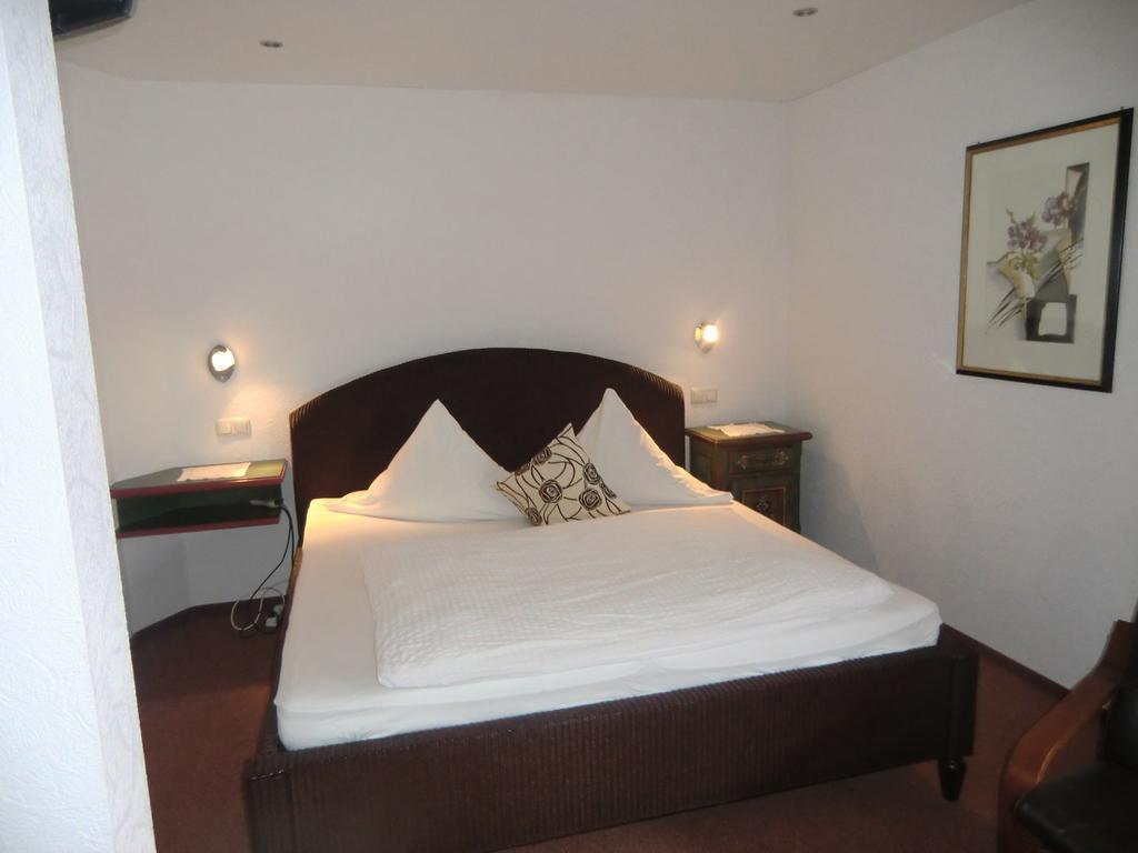 Hotel Zrenners Garni Waldsassen Room photo